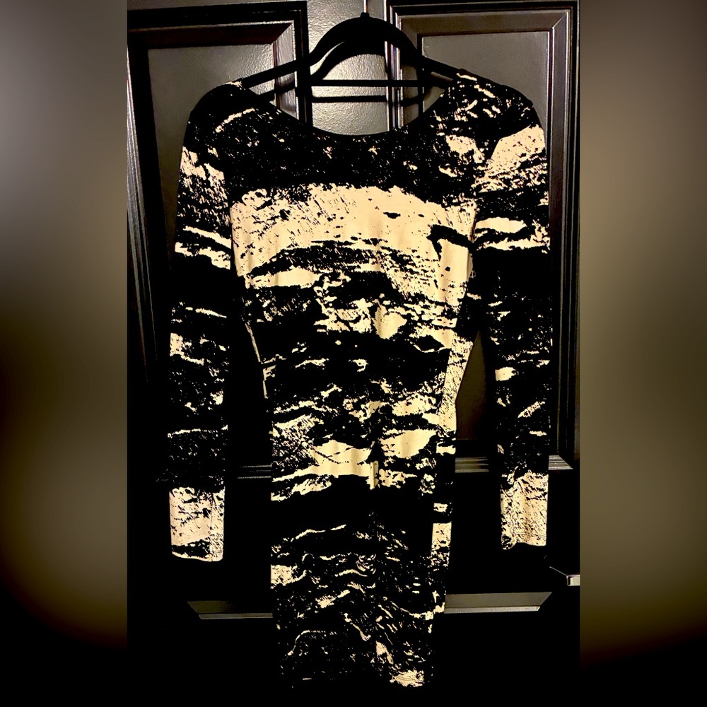 Like New H&M Divided Elegant Black and Cream Women's Dress. SZ SM